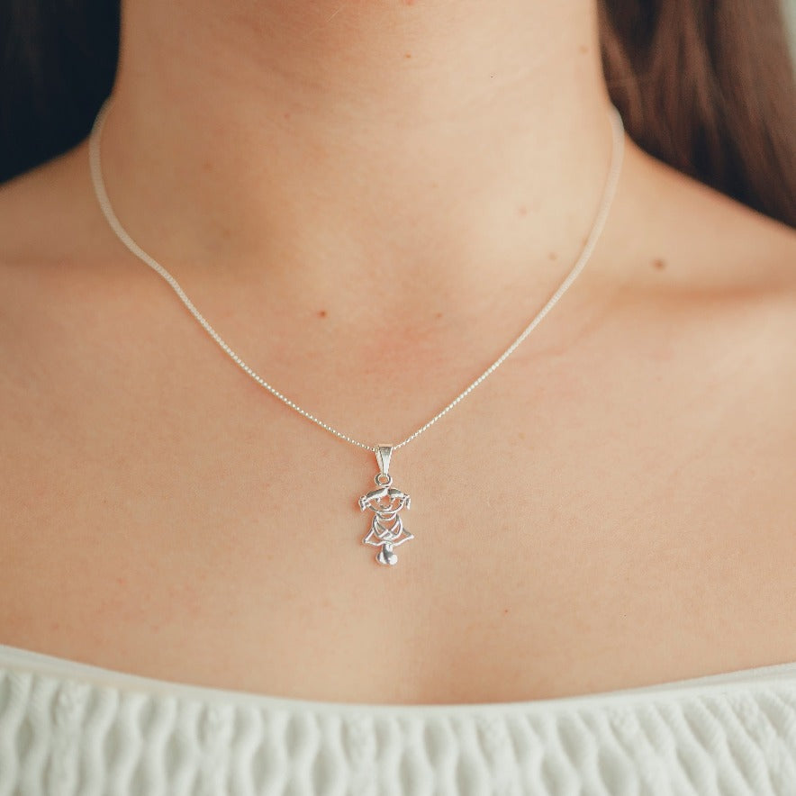 PINGENTE DE PRATA MENINA GRANDE HUMANIZADA
