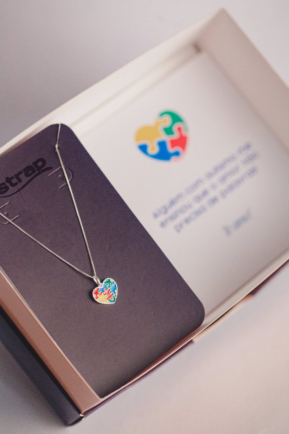 PRESENTE ESPECIAL COLAR DE PRATA CORAÇÃO QUEBRA-CABEÇA SIMBOLO DO AUTISMO