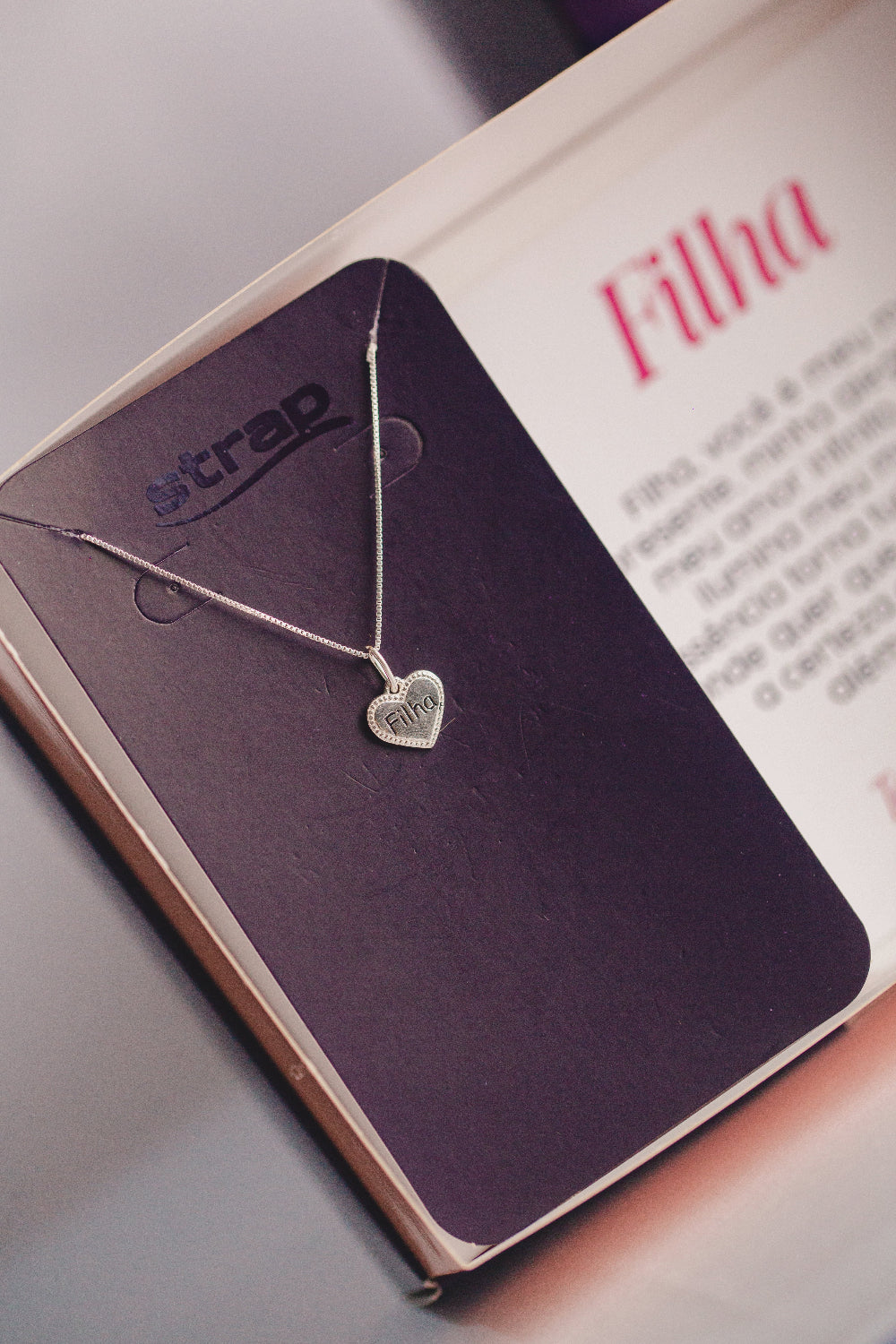 PRESENTE PARA FILHA COLAR COM PINGENTE DE PRATA CORAÇÃO ESCRITO FILHA